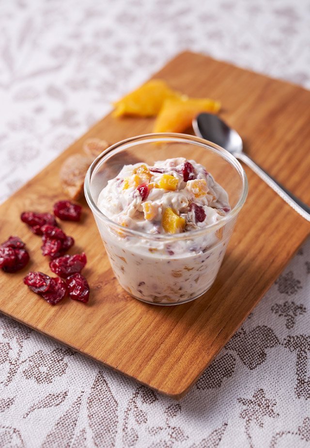 ヨーグルトのドライフルーツ漬け