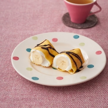 ラップクレープのチョコソースがけ