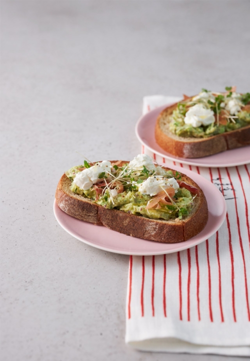 ヨーグルトでさわやかアボカドトースト