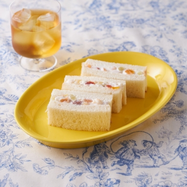 ヨーグルト漬けのドライフルーツサンド