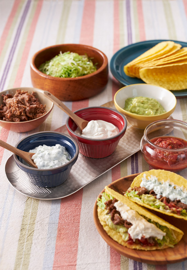 スパイシービーフとヨーグルトソースのタコス
