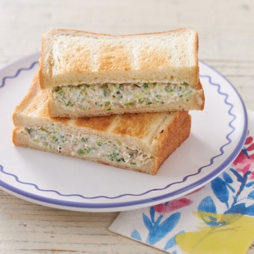 ブロッコリーとツナのトーストサンド