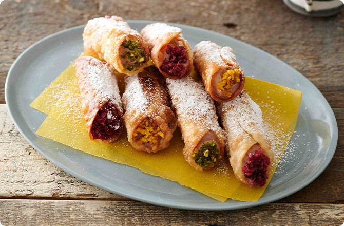 餃子の皮でカンノーリ風