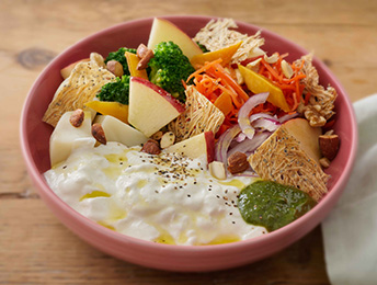 りんごとナッツのバジルヨーグルト