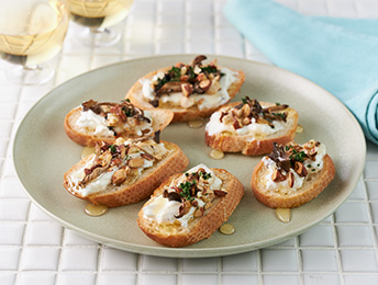 ナッツとヨーグルトのオープンサンド