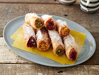 餃子の皮でカンノーリ風