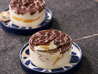 スパイシービーフとヨーグルトソースのタコス