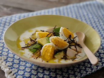 アボカドとチキンのサラダヨーグルト