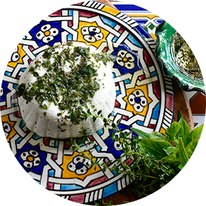 水切りヨーグルトのハーブ入りオリーブオイルがけ