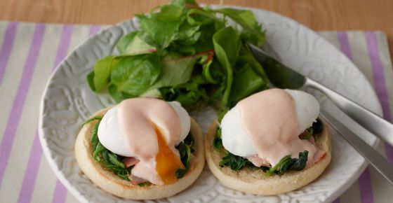 エッグベネディクトヨーグルト オーロラソース