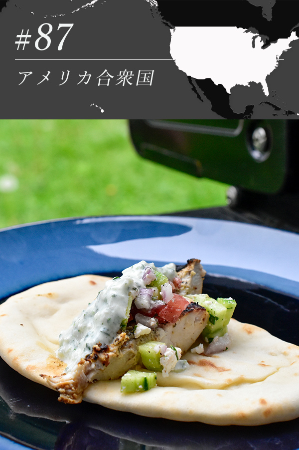 ヨーグルトでマリネしたスモークチキンのサンド